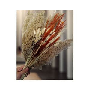 Dekoratif Saat Fonksiyonel yapısıyla duvarlara şıklık katar.