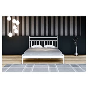 Açık renk tonlarıyla küçük odalara ferahlık hissi verir.